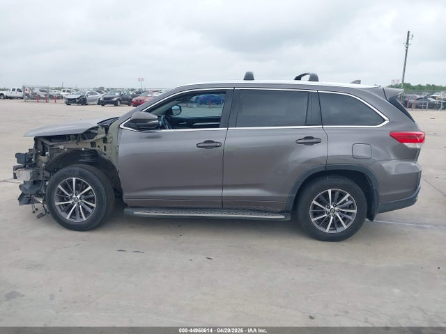 5TDKZRFH6JS271370 Toyota Highlander Xle
