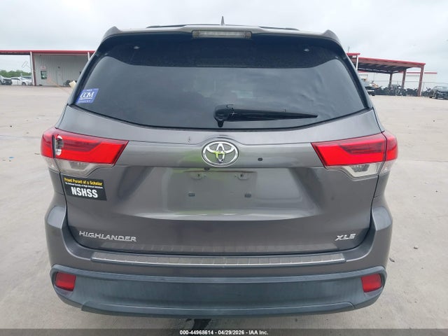 5TDKZRFH6JS271370 Toyota Highlander Xle