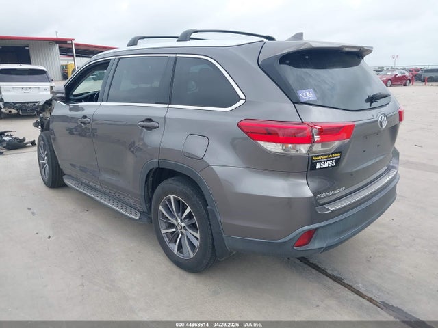 5TDKZRFH6JS271370 Toyota Highlander Xle