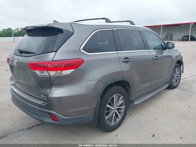 5TDKZRFH6JS271370 Toyota Highlander Xle