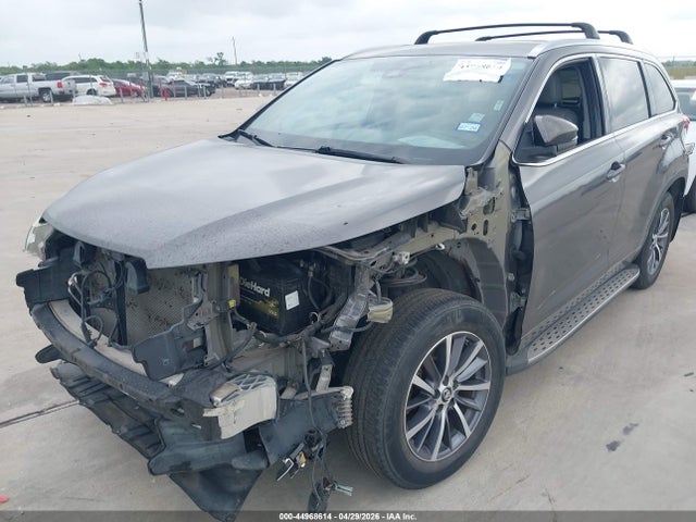 5TDKZRFH6JS271370 Toyota Highlander Xle