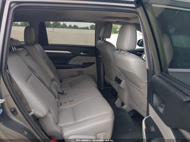 5TDKZRFH6JS271370 Toyota Highlander Xle