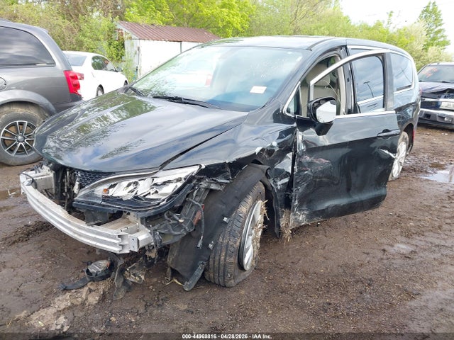 44968816 :رقم المزاد ، 2C4RC1DG8HR635500 vin ، 2017 Chrysler Pacifica Touring مزاد بيع