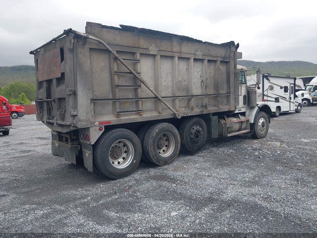44968906 :رقم المزاد ، 1FV4FXZB6YLG71381 vin ، 2000 Freightliner Conventional Fld120 مزاد بيع
