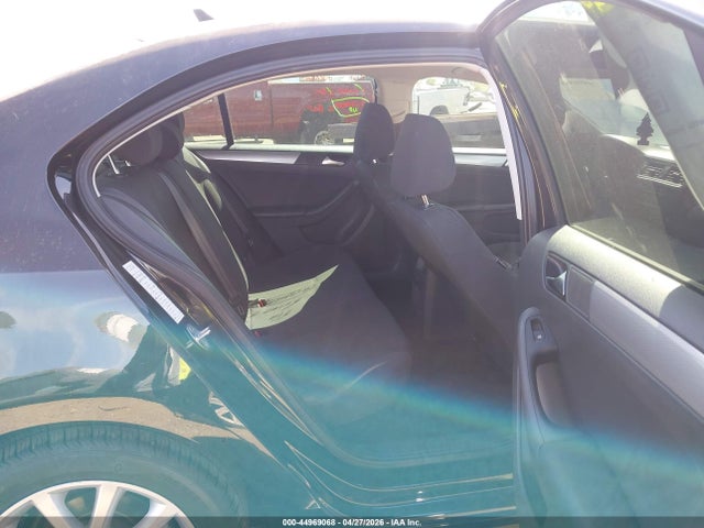 3VWD17AJXFM271715 Volkswagen Jetta 1.8t Se