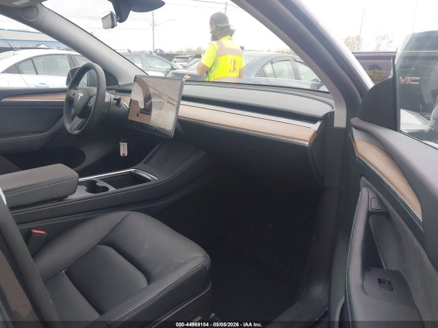 44969154 :رقم المزاد ، 7SAYGDED3SF245626 vin ، 2025 Tesla Model Y Long Range Dual Motor Rear-wheel Drive مزاد بيع