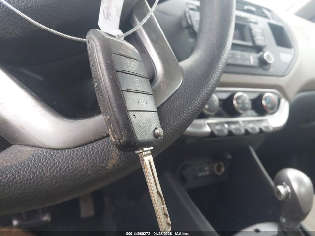 44969272 :رقم المزاد ، KNADM4A3XF6505990 vin ، 2015 Kia Rio Lx مزاد بيع