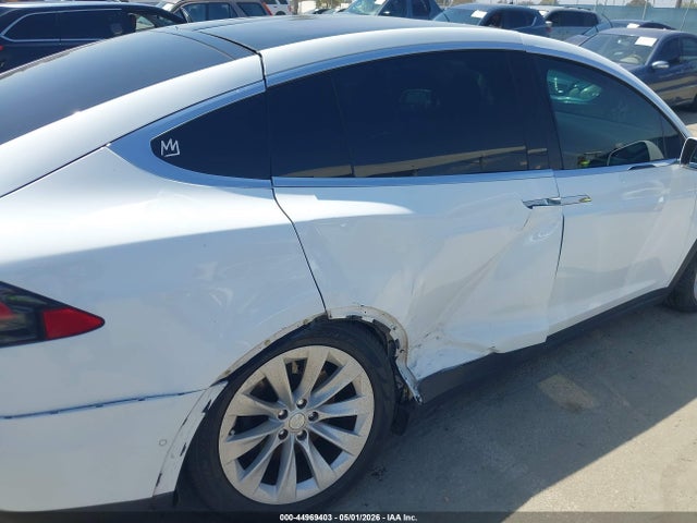 Tesla Model X 60d/70d/75d/90d 2016 5YJXCAE26GF001803 Image 6