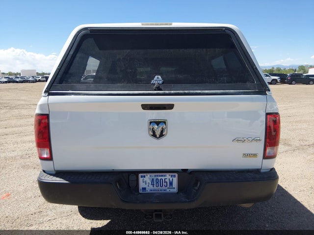 3C6RR7KG7KG619944 RAM 1500 Classic Tradesman 4x4 5&#039;7 Box
