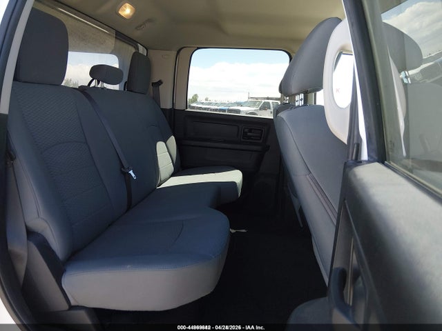 3C6RR7KG7KG619944 RAM 1500 Classic Tradesman 4x4 5&#039;7 Box