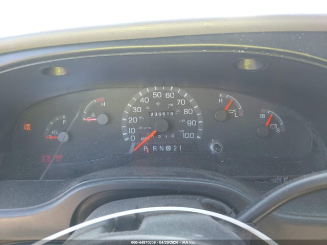 44970006 :رقم المزاد ، 1FTSE34L72HA26258 vin ، 2002 Ford E-350 Super Duty Commercial/recreational مزاد بيع
