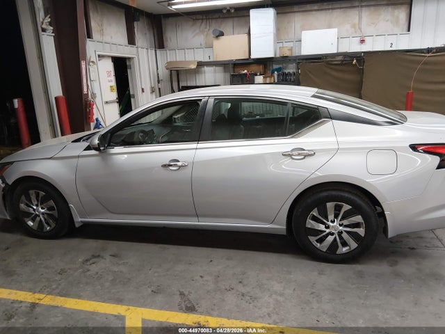 44970083 :رقم المزاد ، 1N4BL4BV8MN301520 vin ، 2021 Nissan Altima S Fwd مزاد بيع