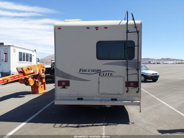 Ford E-350 Cutaway 2017 1FDWE3FS8HDC52360 Image 18