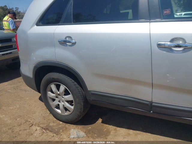 Продажа на аукционе авто 2012 Kia Sorento Lx, vin: 5XYKT4A14CG188809, номер лота: 44970285