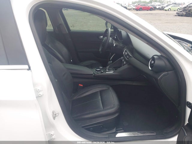 44970350 :رقم المزاد ، ZARFAEBN2J7566267 vin ، 2018 Alfa Romeo Giulia Rwd مزاد بيع