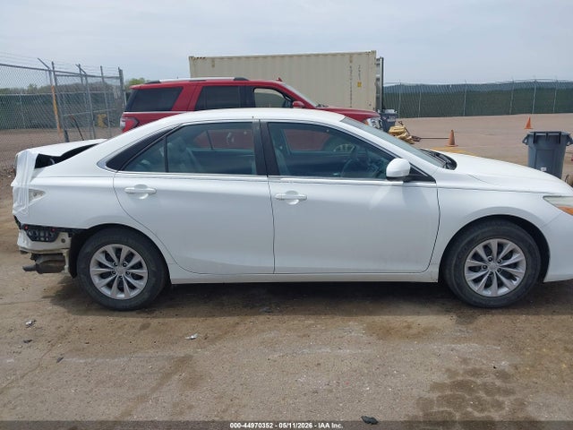 2015 Toyota Camry Le მანქანა იყიდება აუქციონზე, vin: 4T4BF1FK0FR481148, აუქციონის ნომერი: 44970352