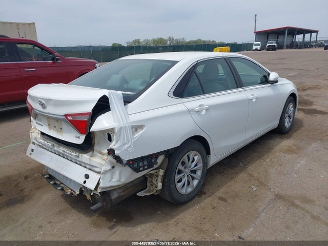 2015 Toyota Camry Le მანქანა იყიდება აუქციონზე, vin: 4T4BF1FK0FR481148, აუქციონის ნომერი: 44970352