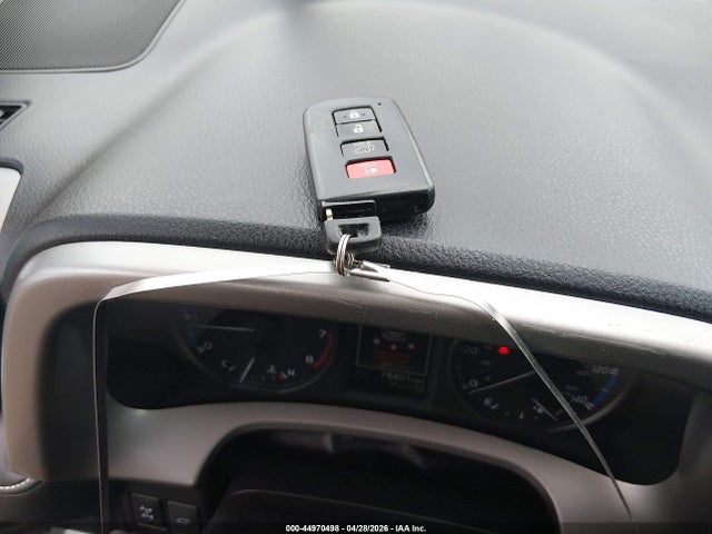 Продажа на аукционе авто 2017 Toyota Rav4 Xle, vin: 2T3RFREV2HW566103, номер лота: 44970498