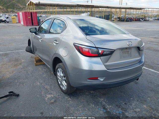 44970515 :رقم المزاد ، 3MYDLBZV1GY105974 vin ، 2016 Scion Ia مزاد بيع