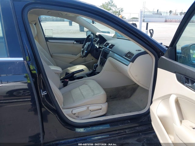 44970709 :رقم المزاد ، 1VWAT7A37FC093942 vin ، 2015 Volkswagen Passat 1.8t Limited Edition مزاد بيع
