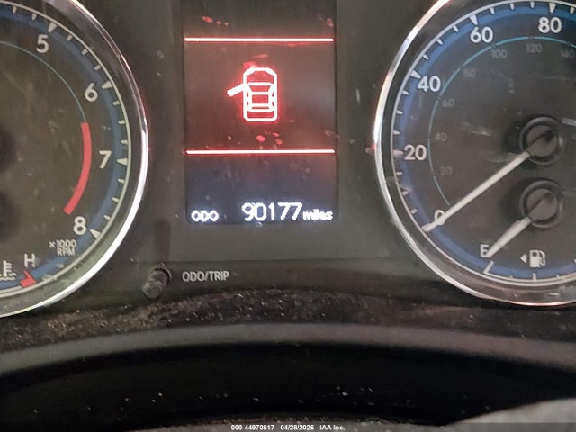 Toyota COROLLA LE 2018 5YFBURHE7JP744543 Image 14