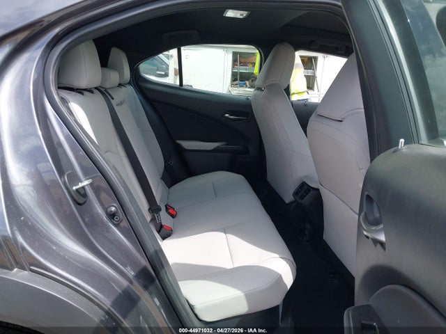 JTHYBJAH7S2032974 Lexus Ux 300h