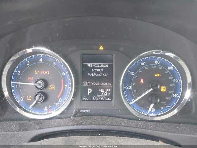 5YFBURHE9HP705043 Toyota COROLLA LE