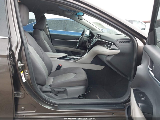 44971119 :رقم المزاد ، 4T1B11HK0KU183327 vin ، 2019 Toyota Camry Le مزاد بيع