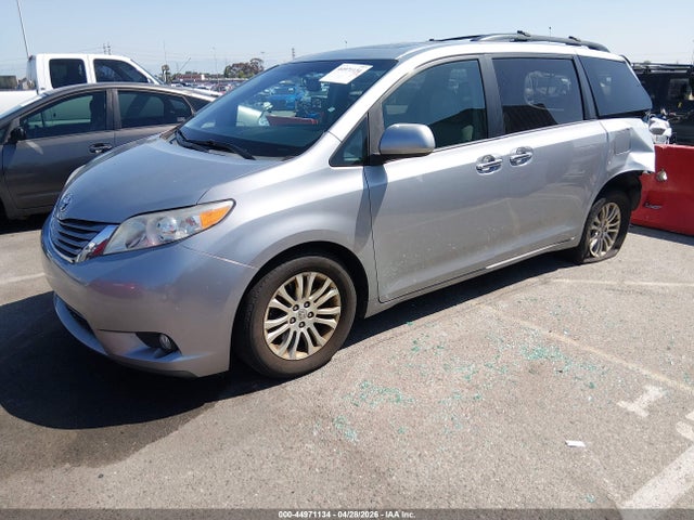 5TDYK3DCXGS717659 Toyota Sienna Xle 8 Passenger