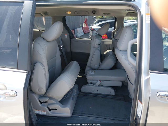 5TDYK3DCXGS717659 Toyota Sienna Xle 8 Passenger