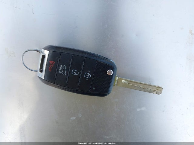 5XYPG4A57GG037675 KIA Sorento 3.3l Lx