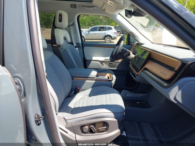 Продажа на аукционе авто 2026 Rivian R1s Quad Motor Max Pack, vin: 7PDSGABP9TN079995, номер лота: 44971218