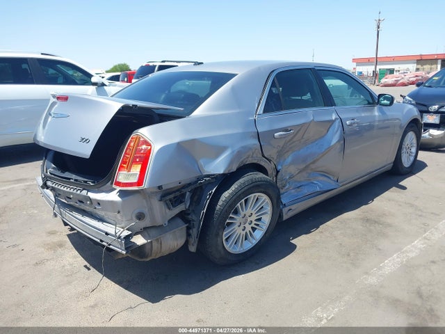 2013 Chrysler 300 Motown მანქანა იყიდება აუქციონზე, vin: 2C3CCAAGXDH735855, აუქციონის ნომერი: 44971371
