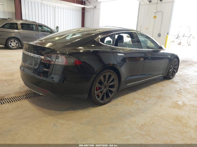 2015 Tesla Model S 85d/p85d მანქანა იყიდება აუქციონზე, vin: 5YJSA1E44FF105349, აუქციონის ნომერი: 44971395