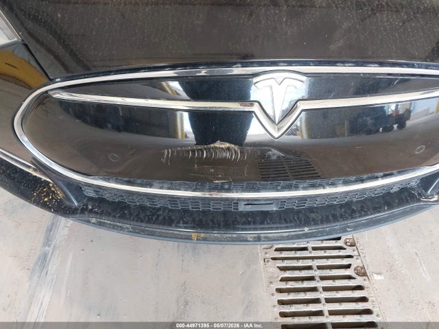 2015 Tesla Model S 85d/p85d მანქანა იყიდება აუქციონზე, vin: 5YJSA1E44FF105349, აუქციონის ნომერი: 44971395