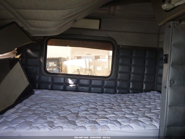 44971406 :رقم المزاد ، 1XP5DB9X2YN522194 vin ، 2000 Peterbilt 379 مزاد بيع