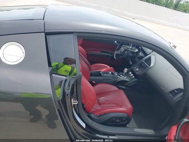 WUAAUAFG5F7000923 Audi R8 4.2