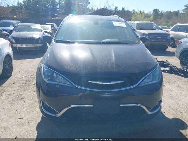 44971687 :رقم المزاد ، 2C4RC1EG9JR260737 vin ، 2018 Chrysler Pacifica Touring L Plus مزاد بيع