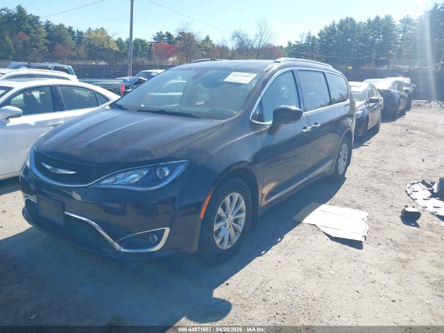 44971687 :رقم المزاد ، 2C4RC1EG9JR260737 vin ، 2018 Chrysler Pacifica Touring L Plus مزاد بيع