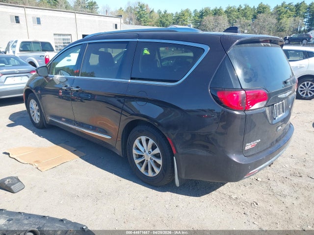 44971687 :رقم المزاد ، 2C4RC1EG9JR260737 vin ، 2018 Chrysler Pacifica Touring L Plus مزاد بيع