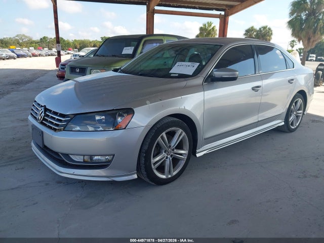 2015 Volkswagen Passat 3.6l V6 Sel Premium მანქანა იყიდება აუქციონზე, vin: 1VWCM7A35FC021269, აუქციონის ნომერი: 44971878
