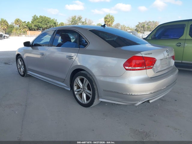 2015 Volkswagen Passat 3.6l V6 Sel Premium მანქანა იყიდება აუქციონზე, vin: 1VWCM7A35FC021269, აუქციონის ნომერი: 44971878