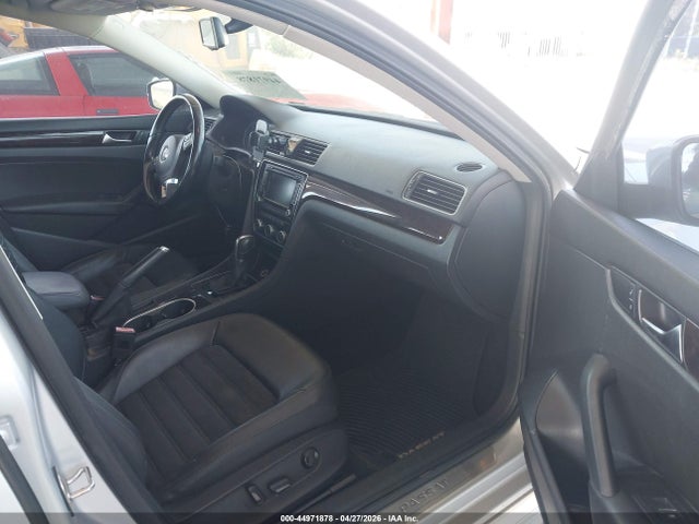 2015 Volkswagen Passat 3.6l V6 Sel Premium მანქანა იყიდება აუქციონზე, vin: 1VWCM7A35FC021269, აუქციონის ნომერი: 44971878