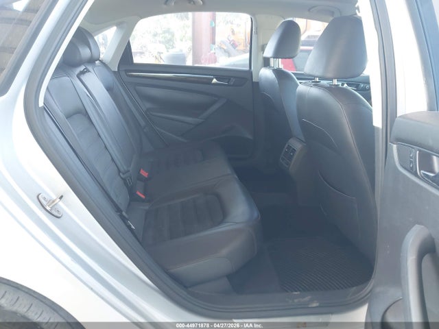 2015 Volkswagen Passat 3.6l V6 Sel Premium მანქანა იყიდება აუქციონზე, vin: 1VWCM7A35FC021269, აუქციონის ნომერი: 44971878