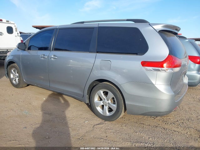 44971882 :رقم المزاد ، 5TDKK3DC5ES447582 vin ، 2014 Toyota Sienna Le V6 8 Passenger مزاد بيع