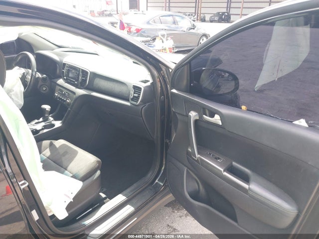Продажа на аукционе авто 2017 Kia Sportage Lx, vin: KNDPMCAC6H7070716, номер лота: 44971901