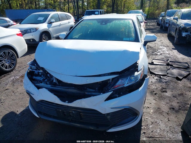 2021 Toyota Camry Le მანქანა იყიდება აუქციონზე, vin: 4T1C11AK9MU565230, აუქციონის ნომერი: 44971936