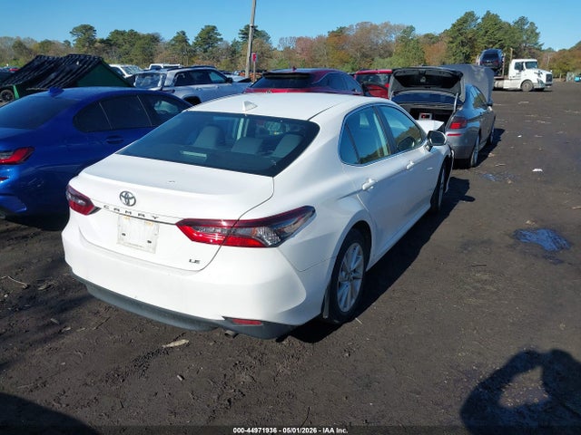 2021 Toyota Camry Le მანქანა იყიდება აუქციონზე, vin: 4T1C11AK9MU565230, აუქციონის ნომერი: 44971936