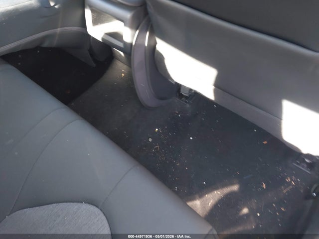 2021 Toyota Camry Le მანქანა იყიდება აუქციონზე, vin: 4T1C11AK9MU565230, აუქციონის ნომერი: 44971936