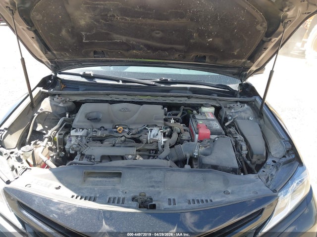 44972019 :رقم المزاد ، 4T1B11HKXJU565380 vin ، 2018 Toyota Camry Se مزاد بيع